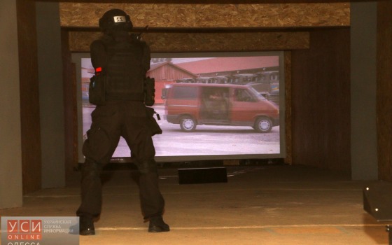 В Одессе презентовали уникальный мультимедийный тир для полицейских «фото»