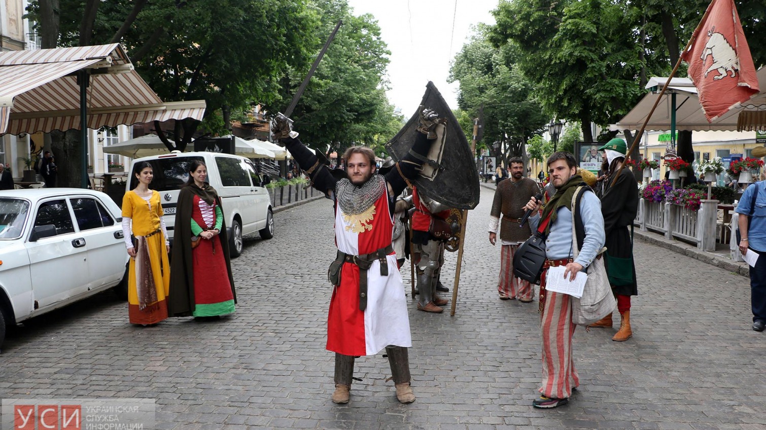 В Одессе по Дерибасовской гуляли рыцари «фото»