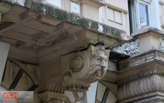 Фотофакт: лев на Приморском бульваре может обвалиться (фото) «фото»