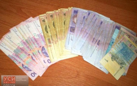 В Одессе двое мужчин вынесли из АЗС 40 тысяч гривен    «фото»