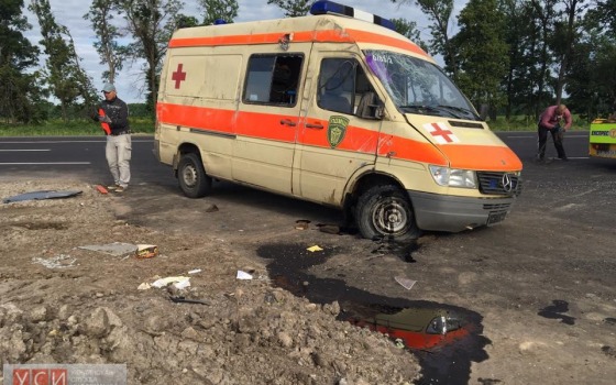 На трассе Одесса-Киев перевернулся автомобиль волонтеров, спасавший воина АТО (фото) «фото»