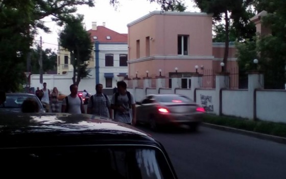 На Французском бульваре ограбили автомобиль одесских волонтеров «фото»