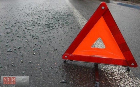 В центре Одессы из-за аварии остановились троллейбусы «фото»