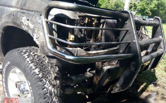 В Черноморске сгорел очередной внедорожник: жители утверждают, что слышали взрыв (фото) «фото»