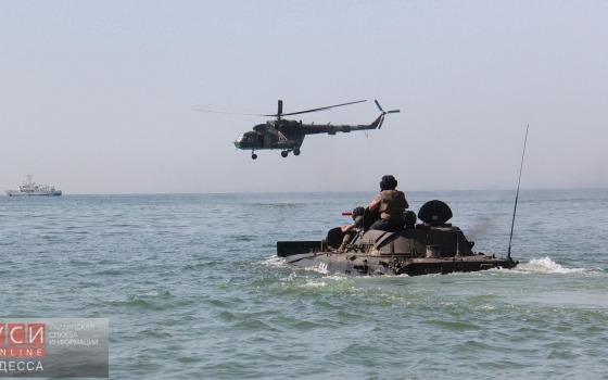 Курсанты Одесской военной академии впервые вывели боевую технику в море (фото) «фото»