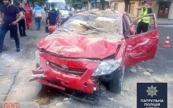 ДТП в Одессе: несовершеннолетний водитель протаранил забор военного госпиталя «фото»