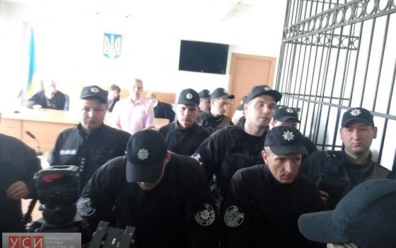 В одесском суде активисты выстроили баррикады: заблокированы судьи и обвиняемый (фото) «фото»