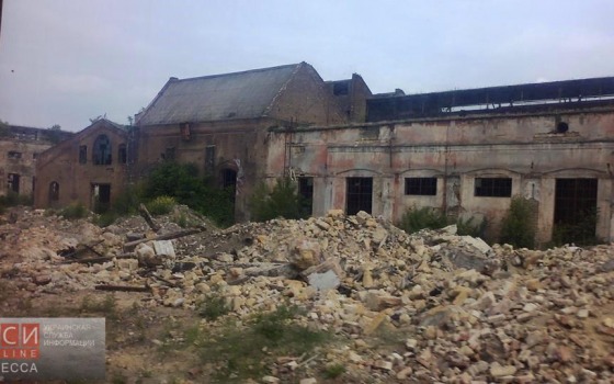 Туристы точно оценят: въезд в Одессу “украшен” развалинами (фото) «фото»