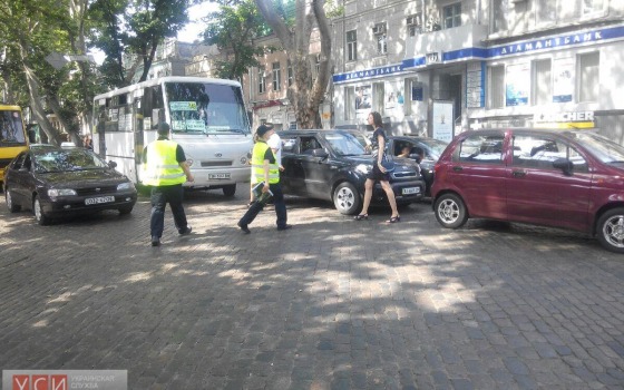 В центре Одессы авария с участием трех автомобилей: пробка тянется до Краснова (фото) «фото»