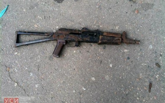 В Одессе задержали мужчину, который пришел в ночной клуб с автоматом Калашникова (фото)    «фото»