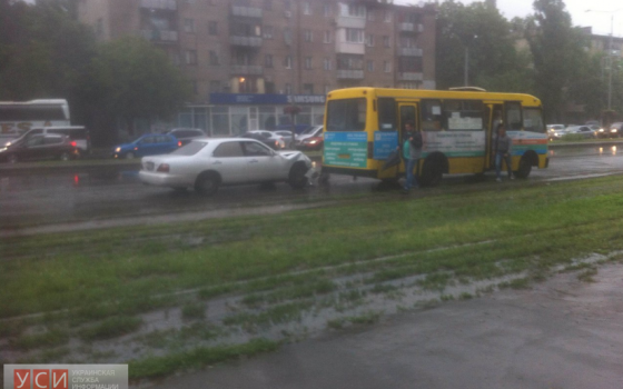 Дождь в Одессе вызвал серьезные заторы, аварии и подтопления в некоторых районах города (фото) «фото»