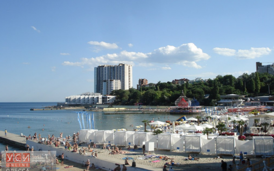 В Одесской мэрии не смогли убрать шатры с пляжа на Фонтане «фото»