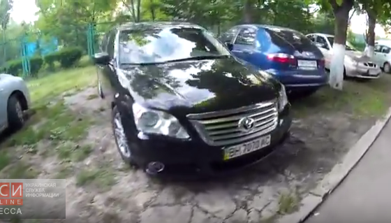 Депутатская спартакиада в Черноморске: городской газон превратили в парковку (видео, фото) «фото»