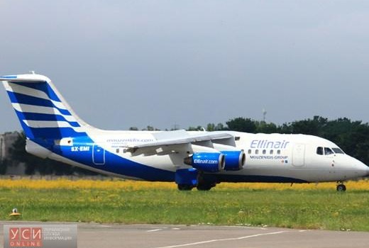 Первый в этом сезоне рейс из Греции встретили национальными танцами и салютом «фото»