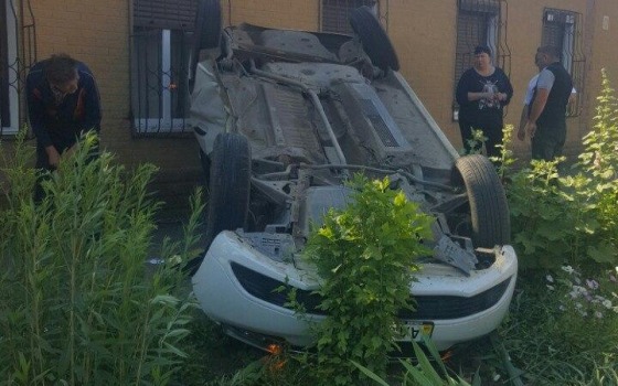 ДТП в Одесской области: автомобиль перевернулся и врезался в частный дом (фото) «фото»