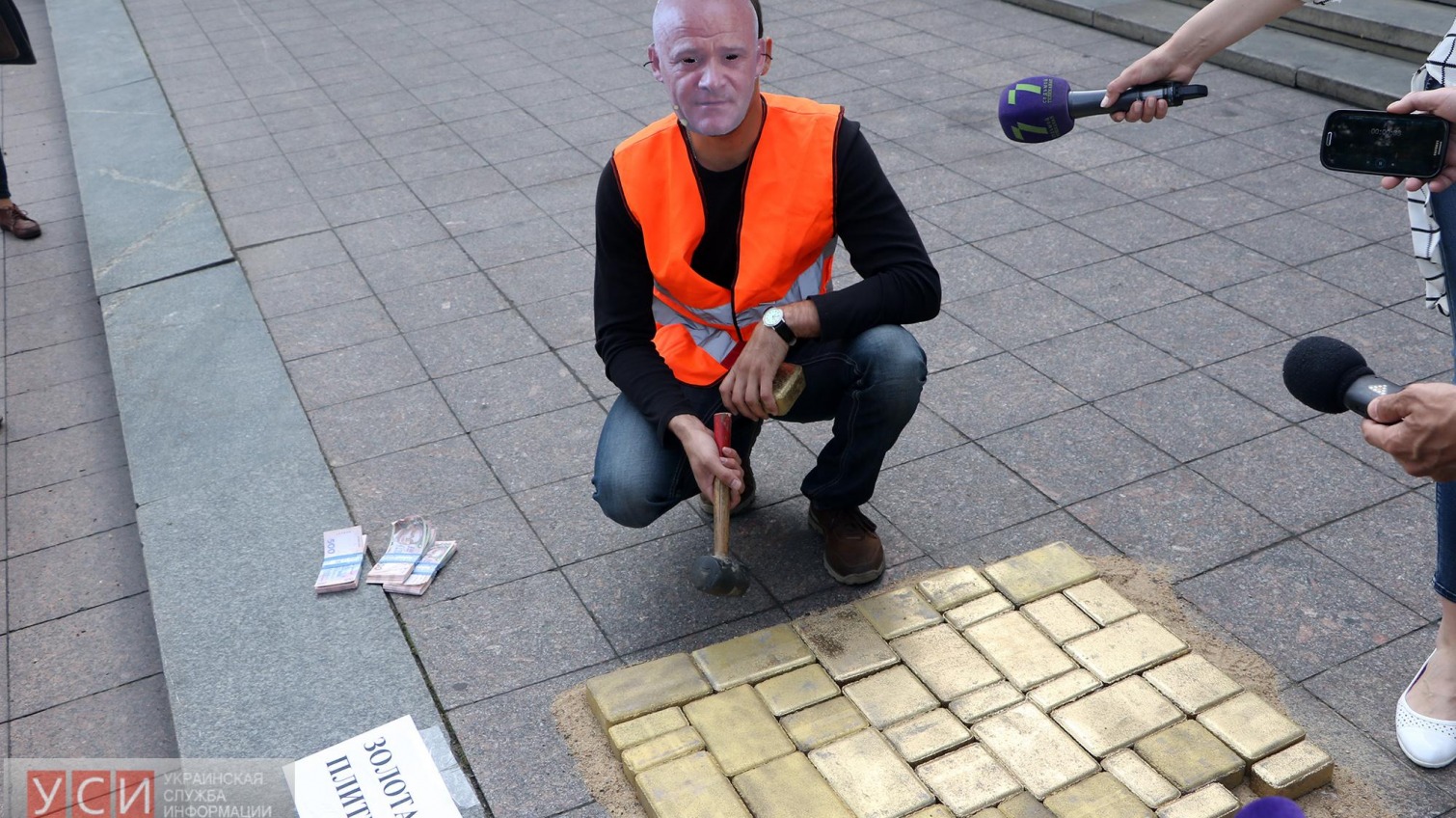 У одесского горсовета постелили «золотую плитку»: мэра обвиняют в ремонтных растратах (фото) «фото»