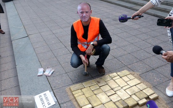 У одесского горсовета постелили «золотую плитку»: мэра обвиняют в ремонтных растратах (фото) «фото»