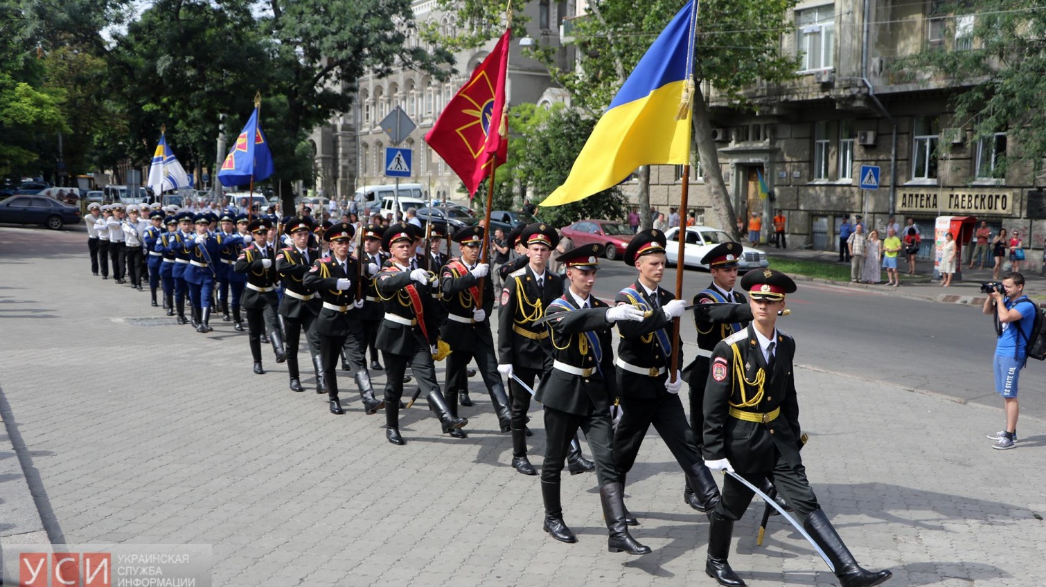 День Конституции в Одессе: 20-летие отметили «скромным» возложением без первых лиц (фото) «фото»