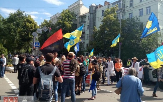 Одесситы требовали у Порошенко отставки Труханова: не обошлось без провокаций «фото»