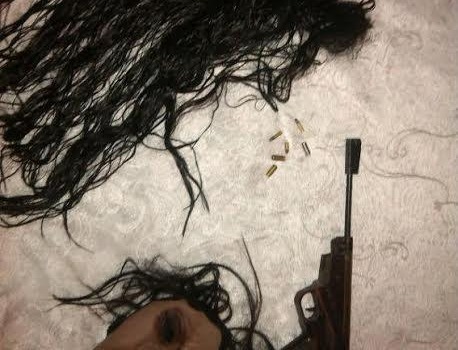 У жителя Одесской области обнаружили оружие, маску и женский парик (фото)    «фото»