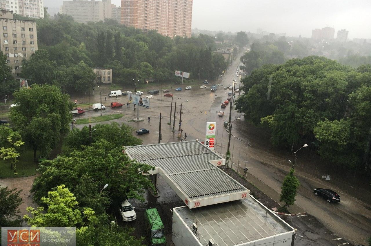 Ливень затопил Одессу: дороги превратились в реки (фото) «фото»