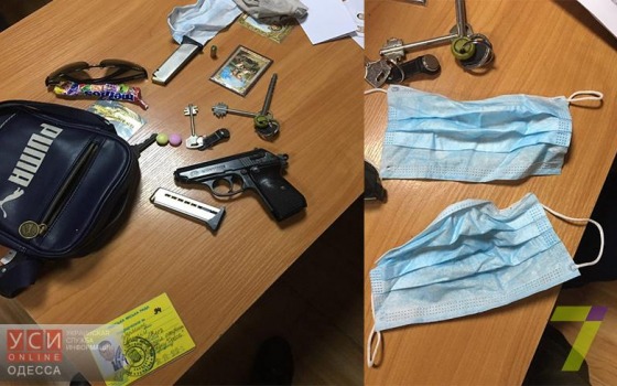 В Одессе на вокзале задержан сотрудник муниципальной охраны Труханова «фото»
