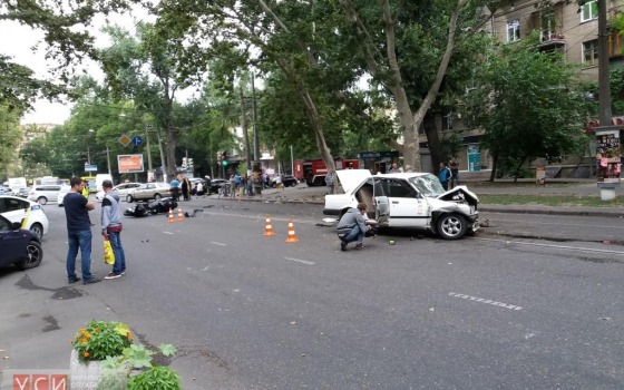 Подробности масштабного ДТП на проспекте Шевченко: автомобилиста зажало в салоне машины, у мотоциклиста – перелом ноги (фото, видео) «фото»