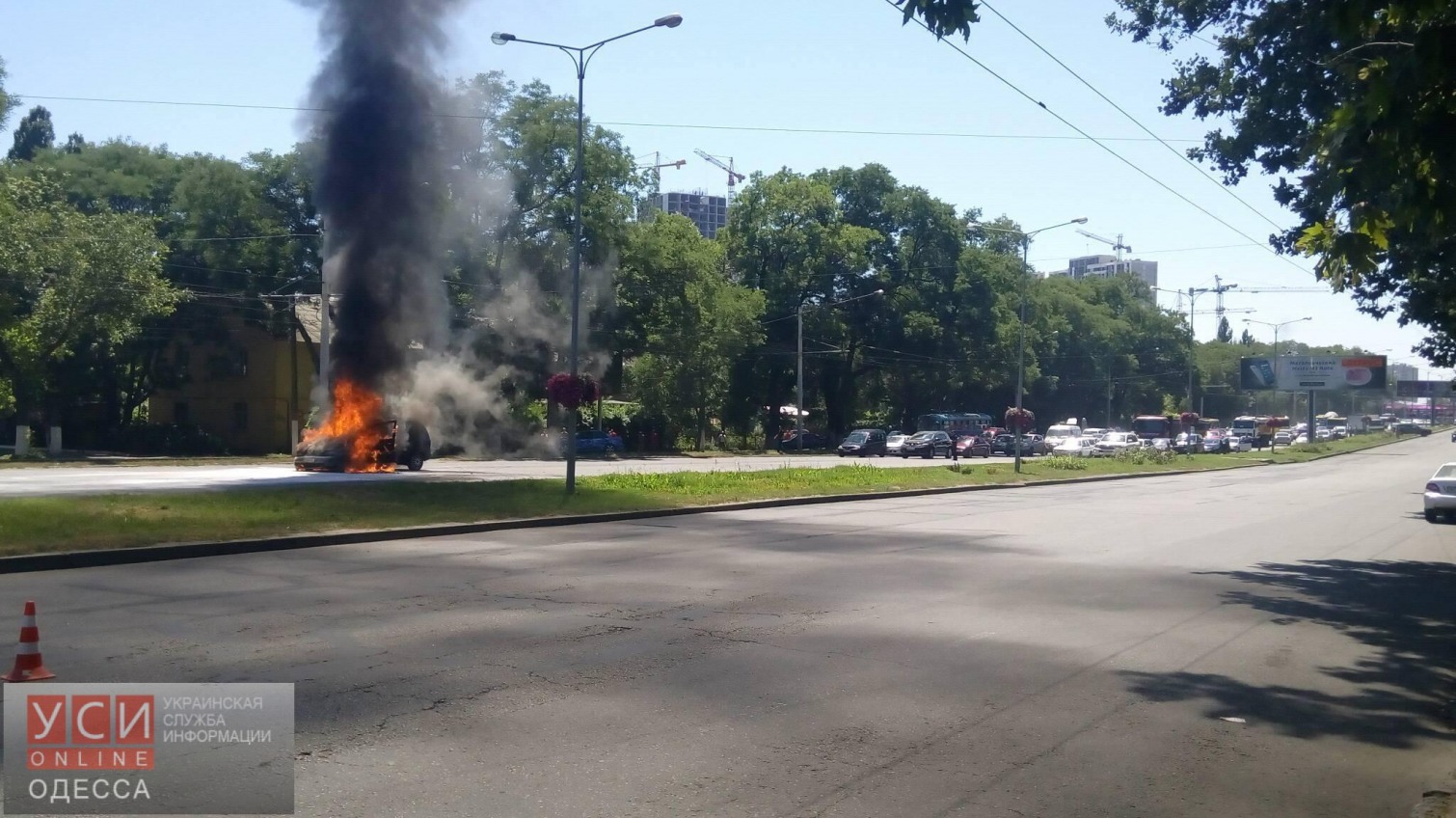 На Таирова посреди дороги дотла сгорел автомобиль (фото) «фото»