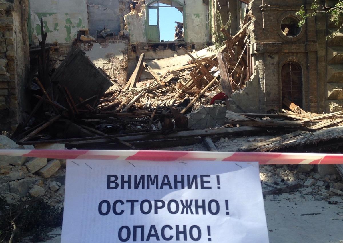 Городские и областные власти не могут решить, кто должен наводить порядок у рухнувшего “масонского дома” (фото) «фото»