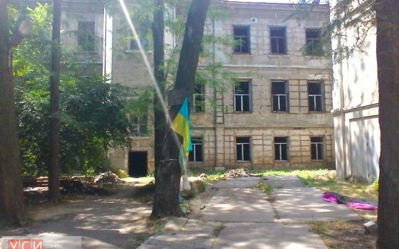 Переселенцы с Донбасса вместе с «Самообороной Майдана» заняли здание в центре Одессы (фото) «фото»