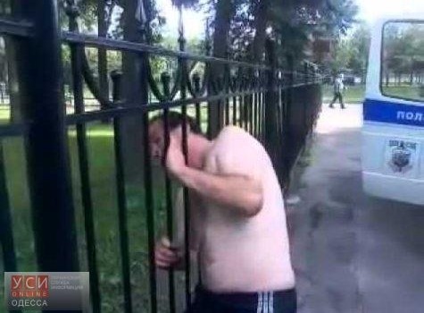 В Белгород-Днестровском районе мужчина застрял в заборе: пострадавшего доставили в больницу «фото»