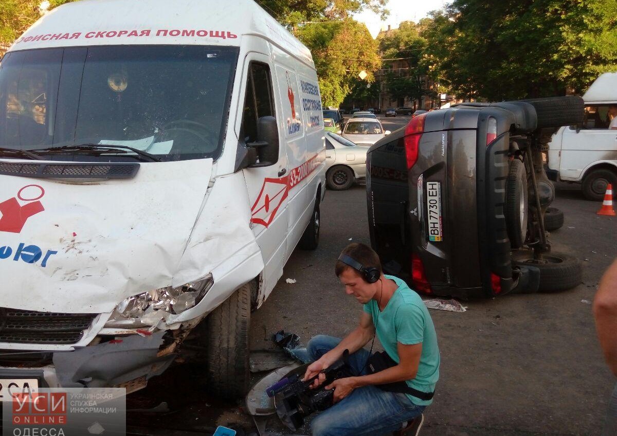 На Тираспольской перевернулся автомобиль – очередная авария с участием патрульных в Одессе (фото) «фото»
