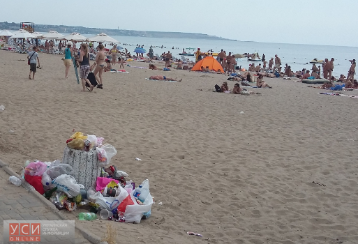 В Одессе массово жалуются на мусор и водоросли на пляжах «фото»