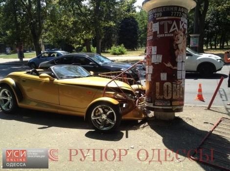 Золотой “Chrysler”, который попал в аварию на проспекте Шевченко, принадлежит семье Круков «фото»