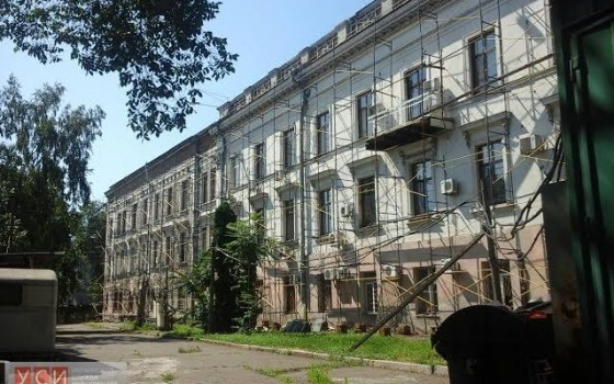 Стена здания Одесской мэрии находится в полуразрушенном состоянии (фото) «фото»