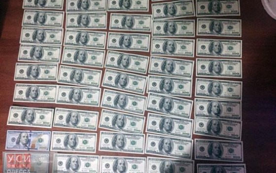 Две одесситки вынесли из квартиры знакомого 8 тысяч долларов (фото) usionline.com Две одесситки вынесли из квартиры знакомого 8 тысяч долларов (фото) «фото»