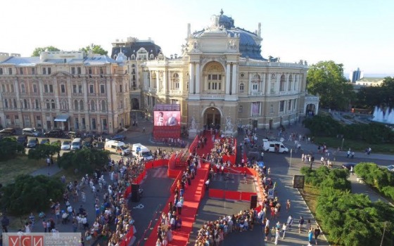 Красная дорожка прошла без первых лиц города и области «фото»