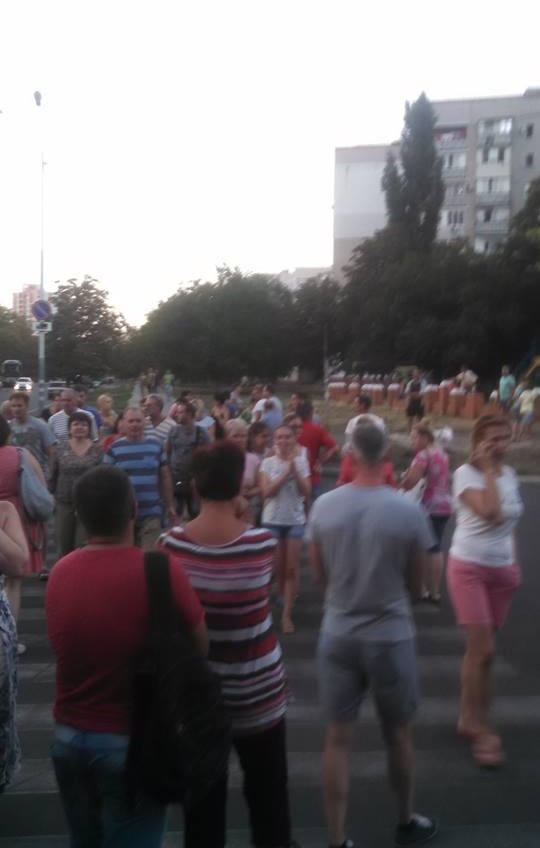 Жители Черноморска, которые остались без воды, перекрыли один из въездов в город (фотофакт) «фото»