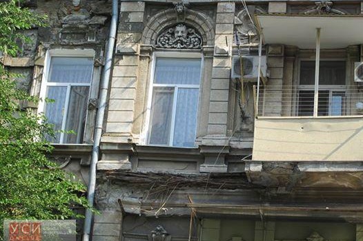 В центре Одессы обвалился фасад памятника архитектуры (фото) «фото»