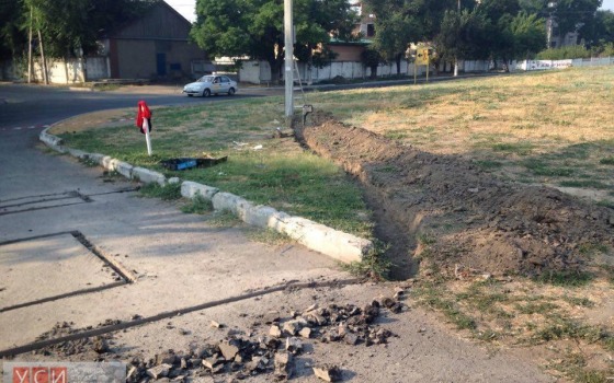 Возле Белгород-Днестровской крепости начали рыть траншеи (фото) «фото»