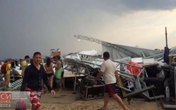 На Z-Games в Затоке ураган повалил сцену, а один человек погиб от удара молнии (фото) «фото»