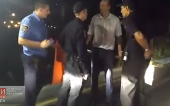 На «Ланжероне» парковщики устроили потасовку с полицией «фото»