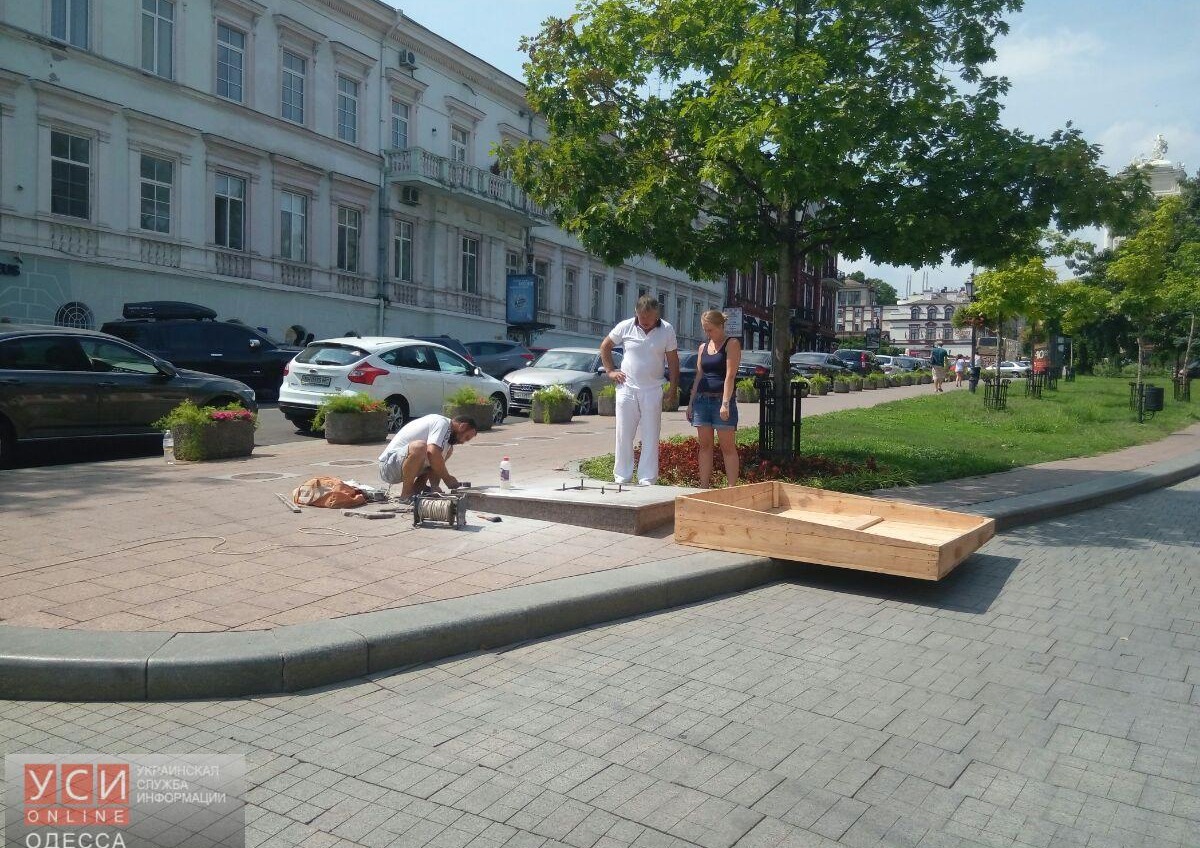 Уничтоженный в ДТП символ Одессы восстанавливают ко Дню города (фото) «фото»