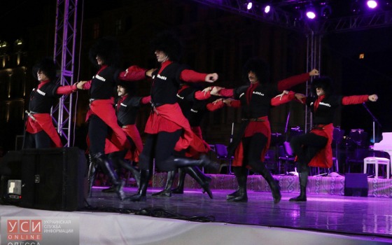 На Театральной площади Одессе преподнесли «грузинский подарок» (фото) «фото»