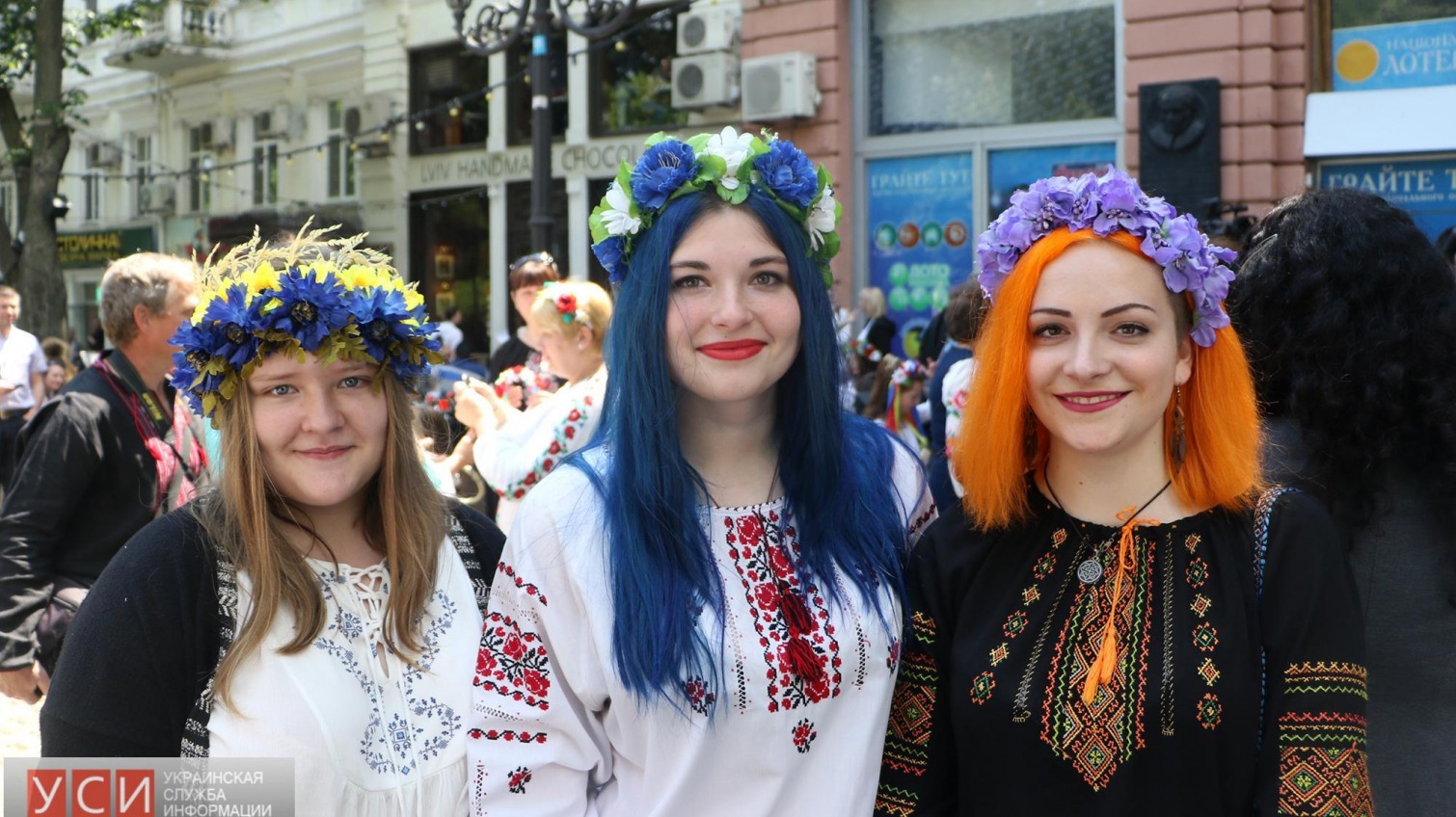 Одесситы в вышиванках заполонят Потемкинскую лестницу «фото»