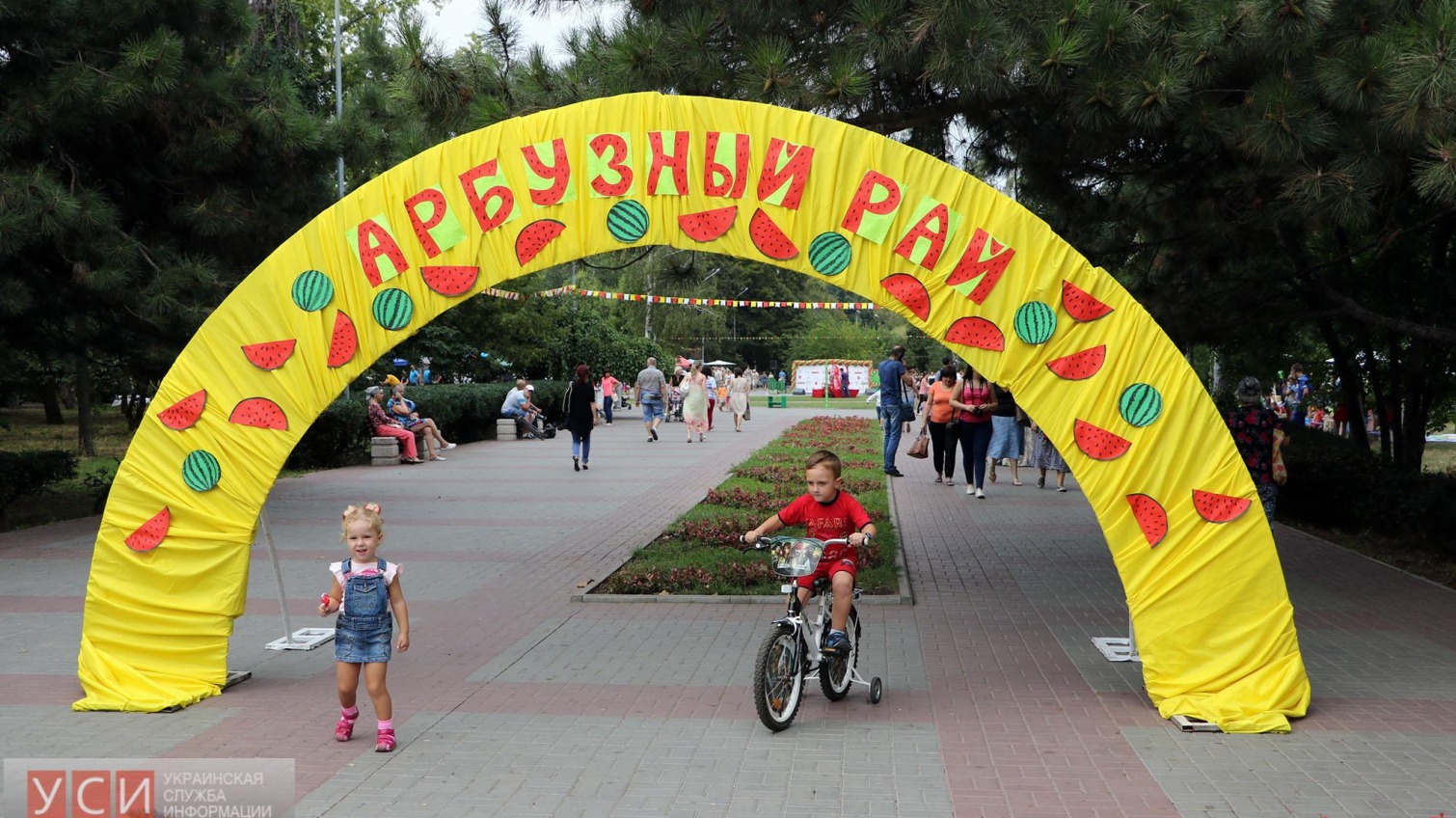 В Одессе проходит арбузный фестиваль (фото) «фото»