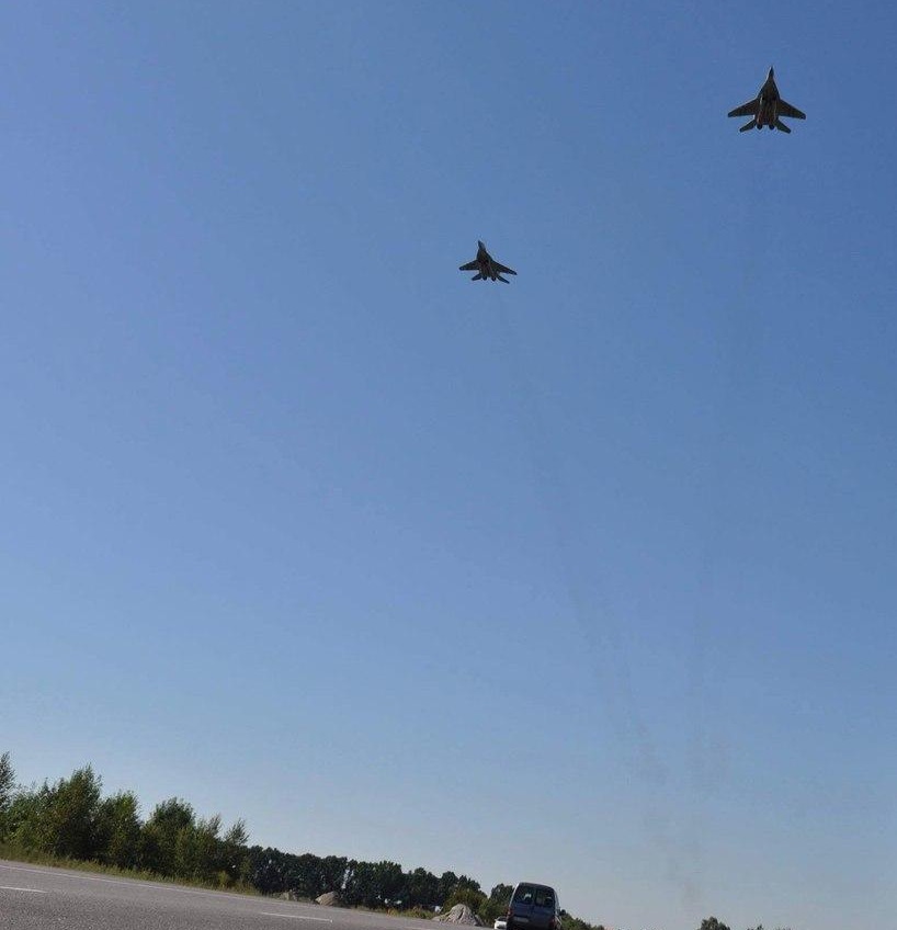Военные самолеты приземлились на трассу «Одесса – Киев» «фото»