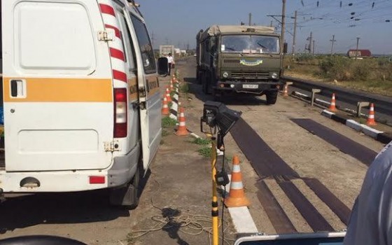 В Затоке под конец сезона начали взвешивать грузовики «фото»