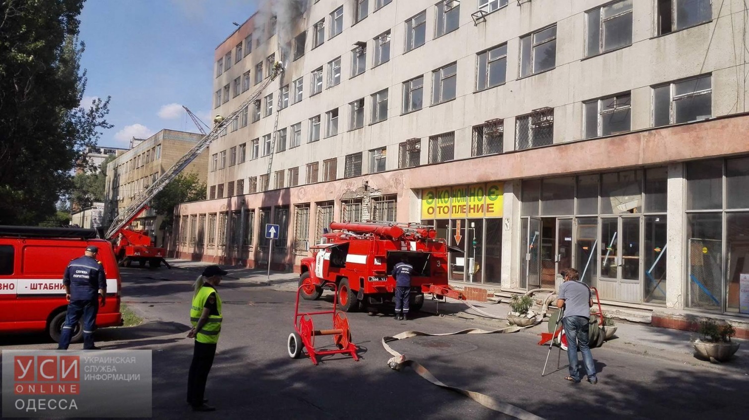 Пожар в здании возле радиорынка потушили: причиной возгорания могла стать искра от «болгарки» «фото»