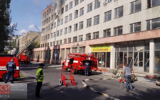 Пожар в здании возле радиорынка потушили: причиной возгорания могла стать искра от «болгарки» «фото»